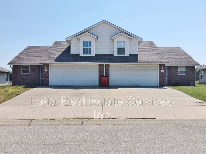 Apartment for rent at 1101 NW Willow Dr, Grain Valley, MO 64029