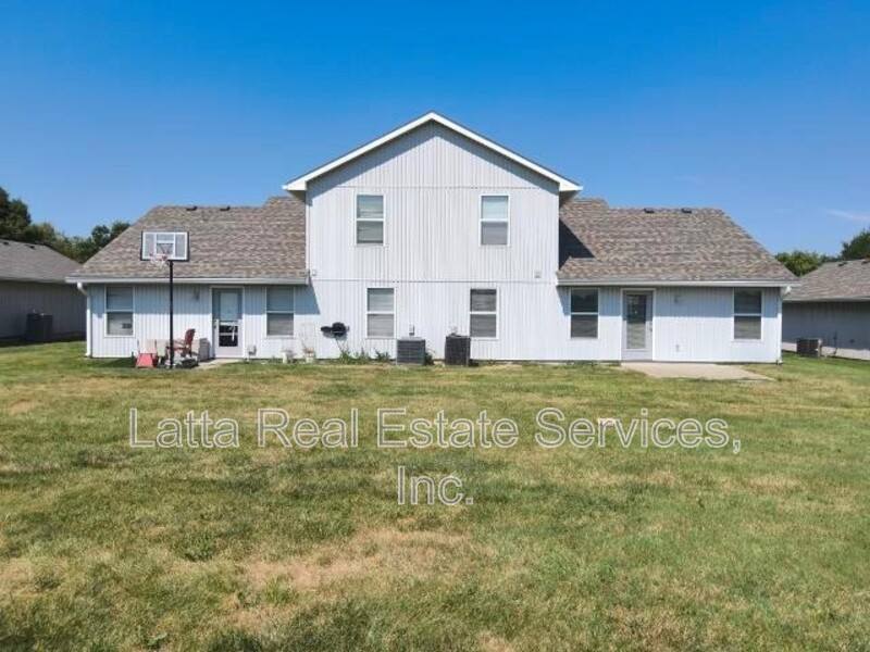 Apartment for rent at 1101 NW Willow Dr, Grain Valley, MO 64029