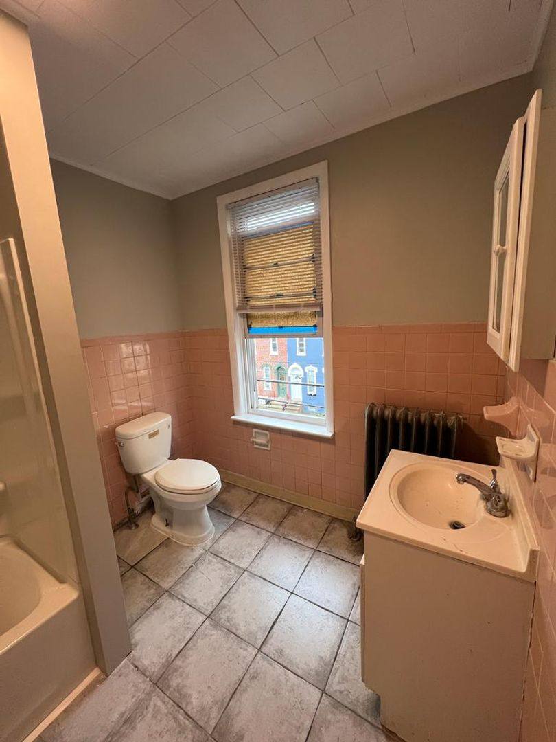 Apartment for rent at 522 N 10th St, Reading, PA 19604