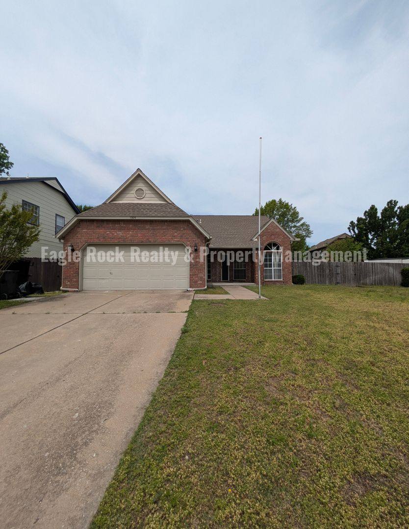 House for rent at 1304 N Umbrella Cr W, Broken Arrow, OK 74012