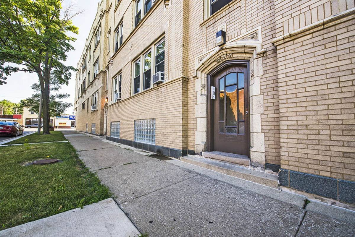Apartment for rent at 6149 W N Ave, Oak Park, IL 60302