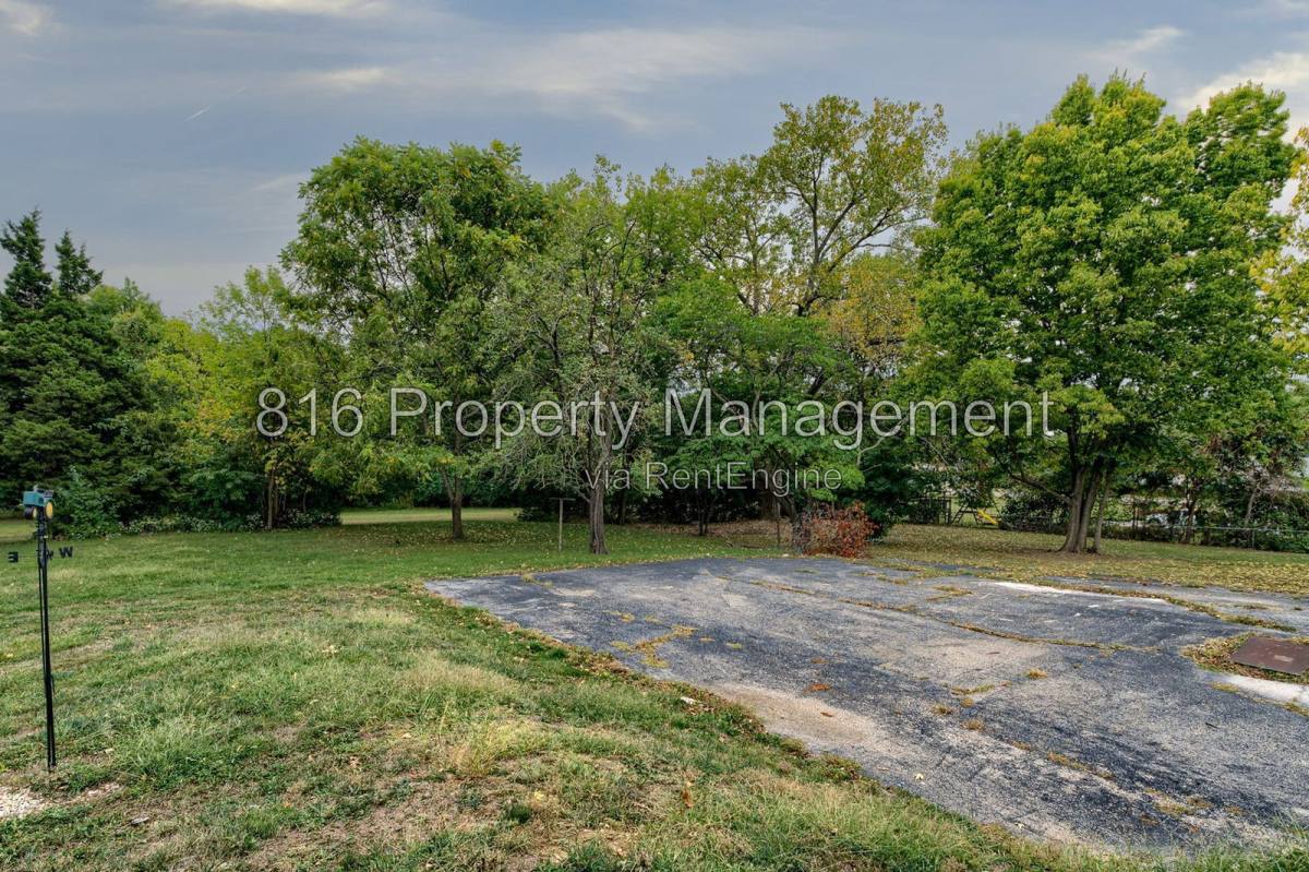 House for rent at 429 NE 87th St, Kansas City, MO 64155