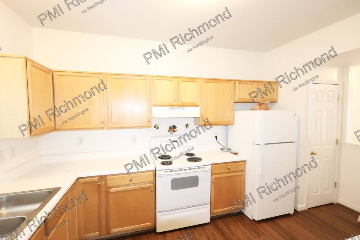 Townhouse for rent at 8607 Millstream Dr, Henrico, VA 23228