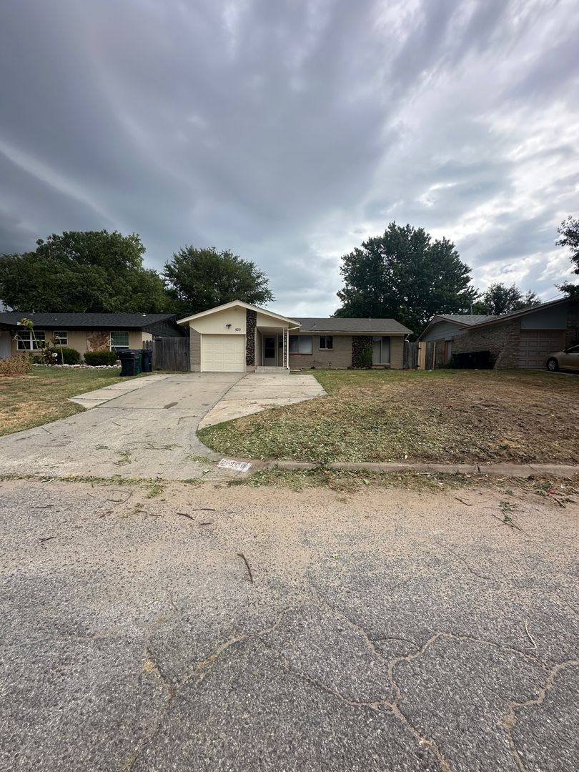 House for rent at 900 Flamingo Ave, Oklahoma City, OK 73127