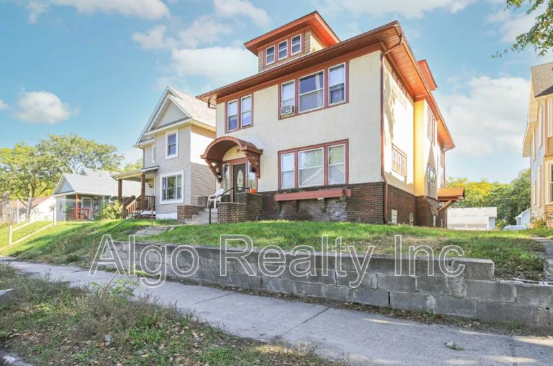 Apartment for rent at 2646 Dupont Ave N #1, Minneapolis, MN 55411