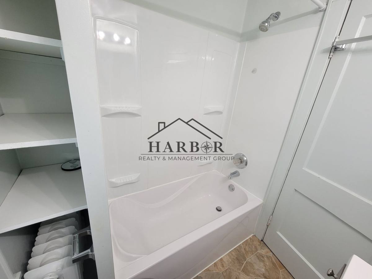 Apartment for rent at 907 8th St SE, Austin, MN 55912