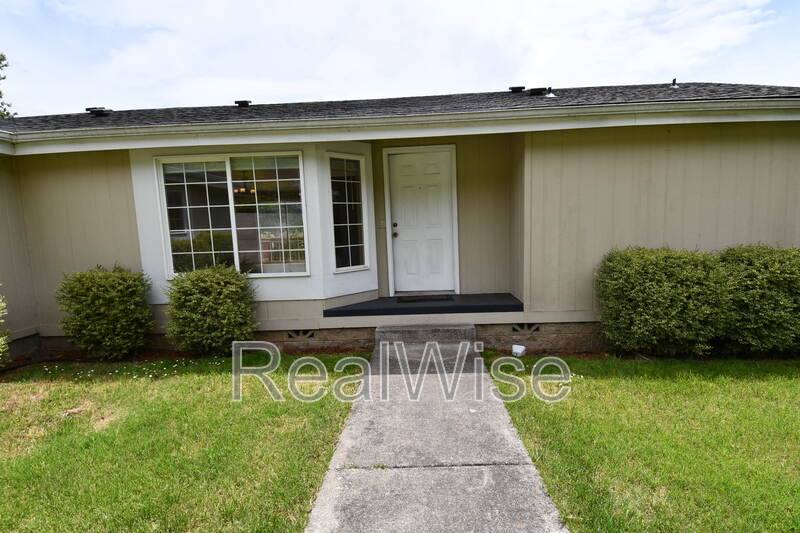 House for rent at 2923 NE Denn Ave, Roseburg, OR 97470