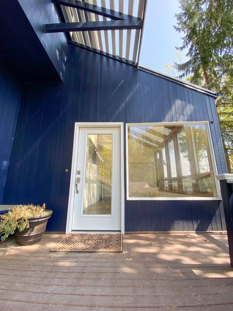 House for rent at 7255 E Mercer Way, Mercer Island, WA 98040