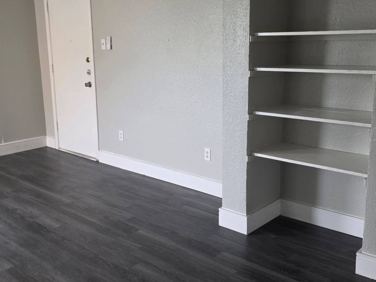 Apartment for rent at 219 SE 13th St, Grand Prairie, TX 75051