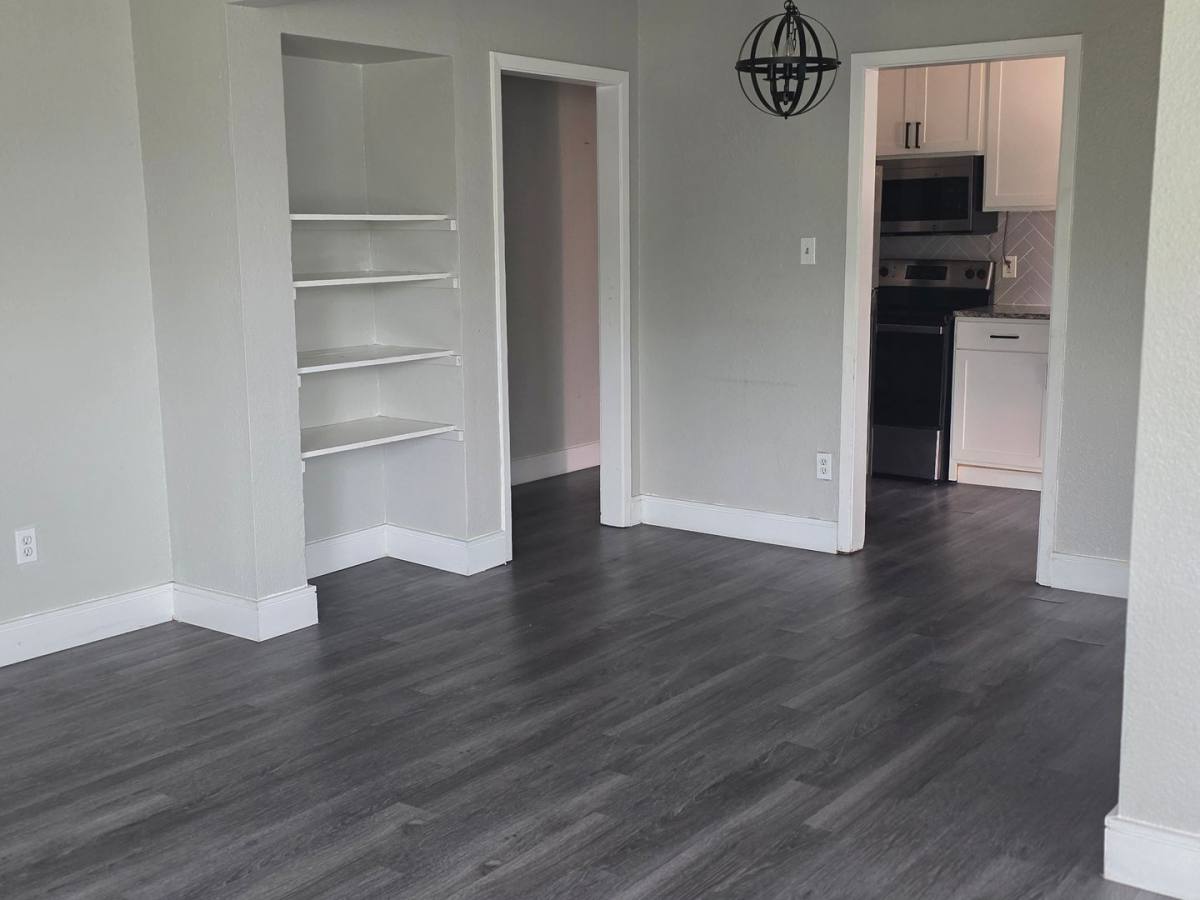 Apartment for rent at 219 SE 13th St, Grand Prairie, TX 75051