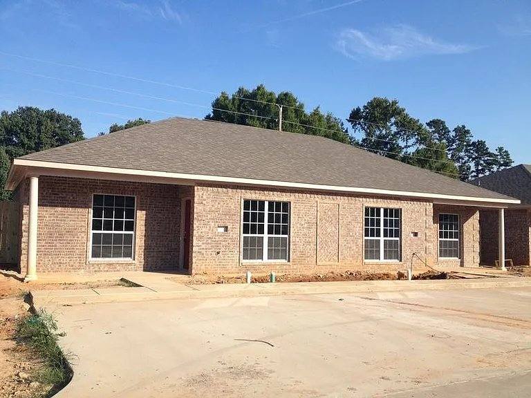 Apartment for rent at 512 514 Harrison, Gilmer, TX 75644