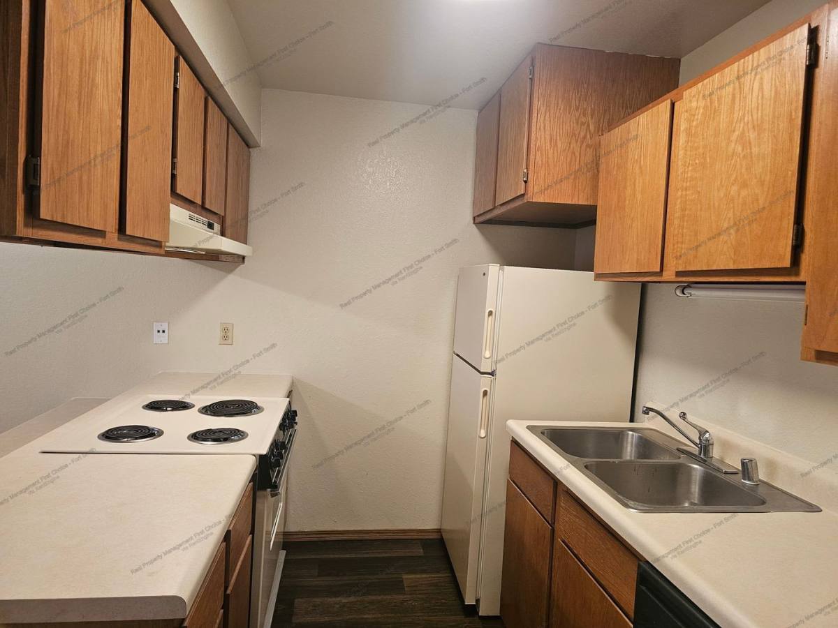 Apartment for rent at 100 Cedar Creek Court #8, Van Buren, AR 72956