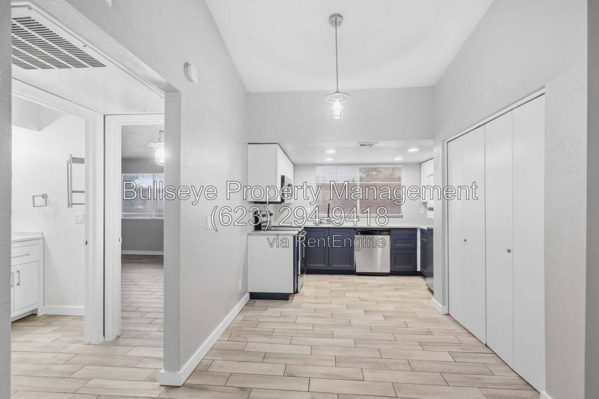 Apartment for rent at 1540 W Mercer Lane #4, Phoenix, AZ 85029