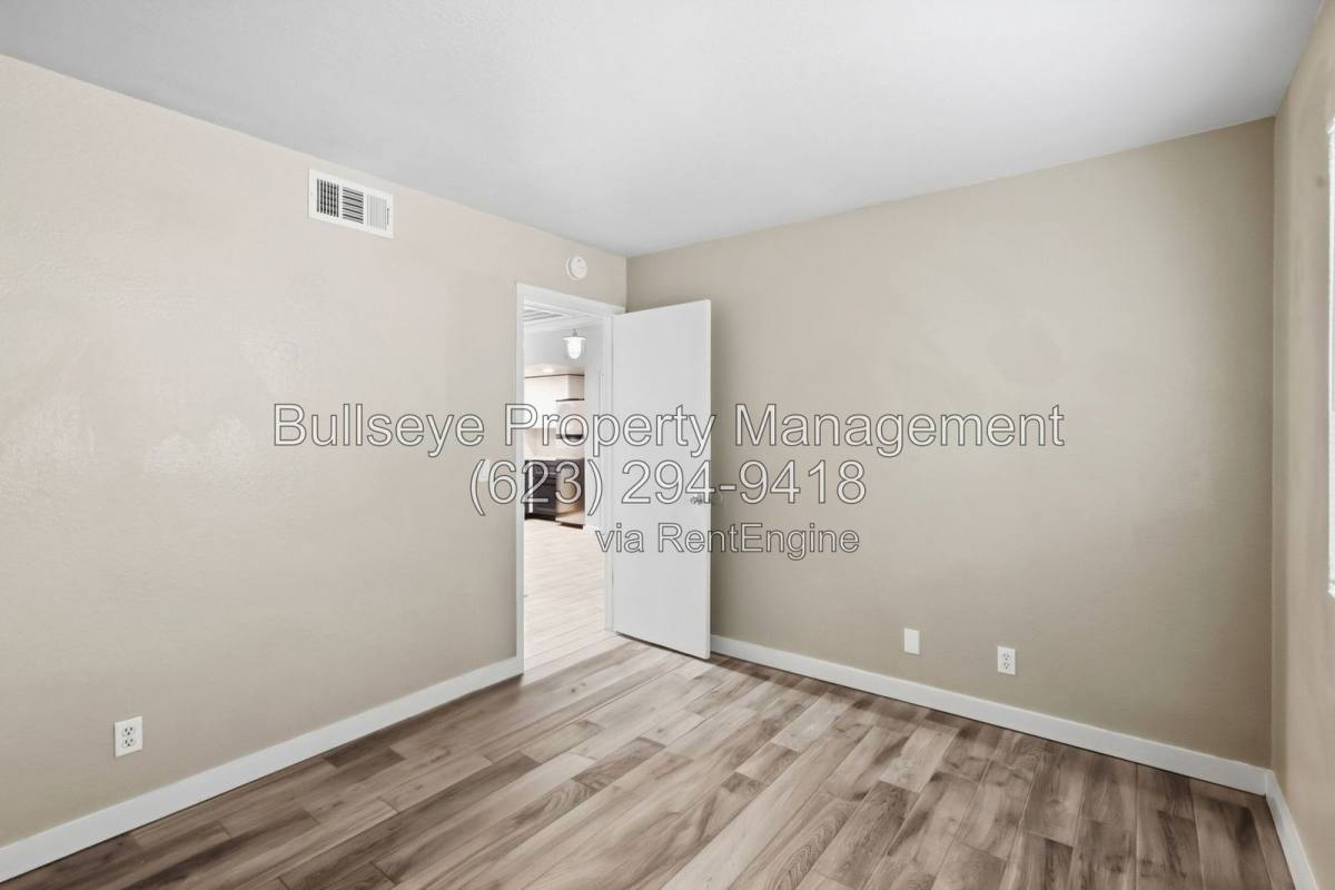 Apartment for rent at 1540 W Mercer Lane #4, Phoenix, AZ 85029