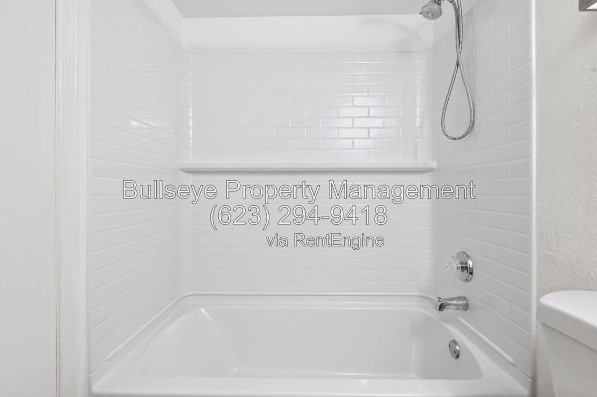 Apartment for rent at 1540 W Mercer Lane #4, Phoenix, AZ 85029