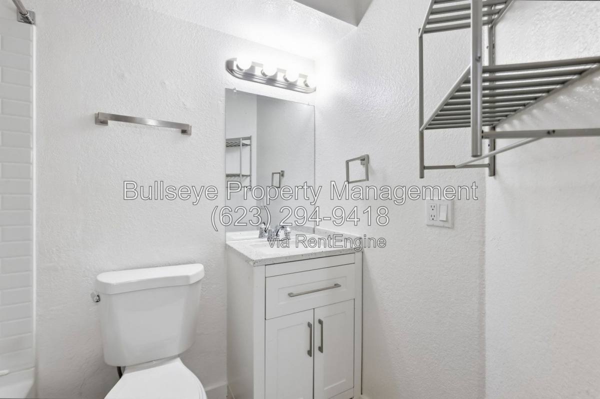 Apartment for rent at 1540 W Mercer Lane #4, Phoenix, AZ 85029