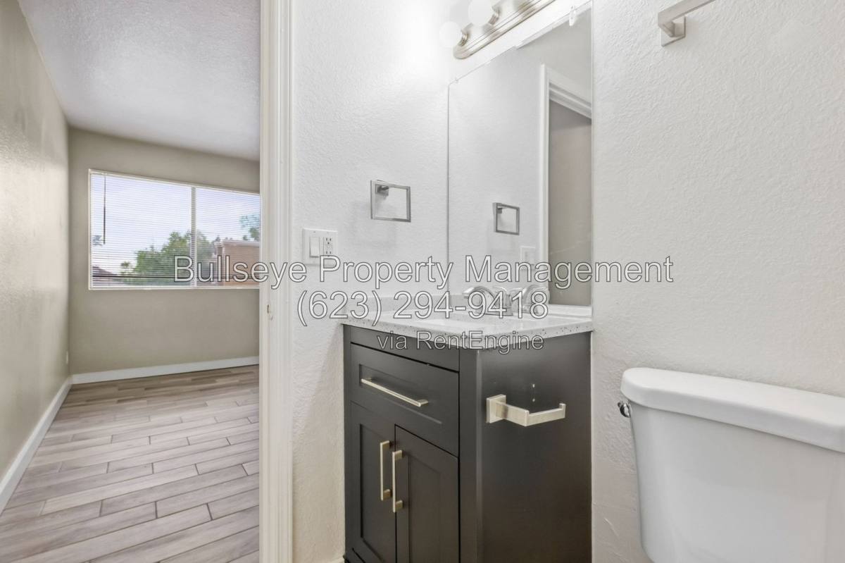 Apartment for rent at 1540 W Mercer Lane #4, Phoenix, AZ 85029