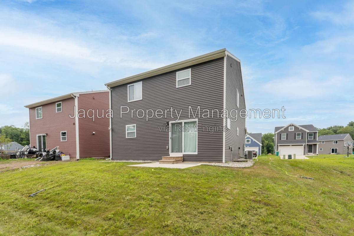 House for rent at 10127 Pennridge Dr, Portage, MI 49024