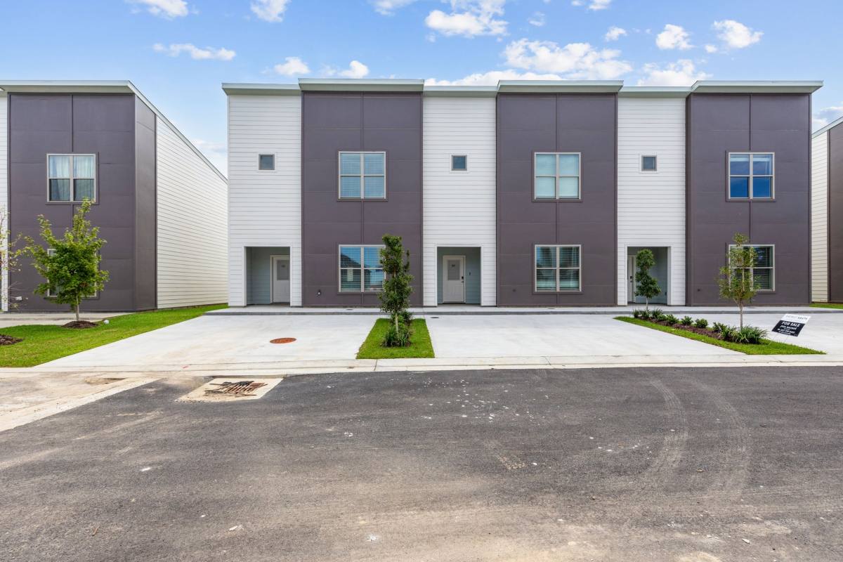 Townhouse for rent at 203 Firethorn Dr, Youngsville, LA 70592