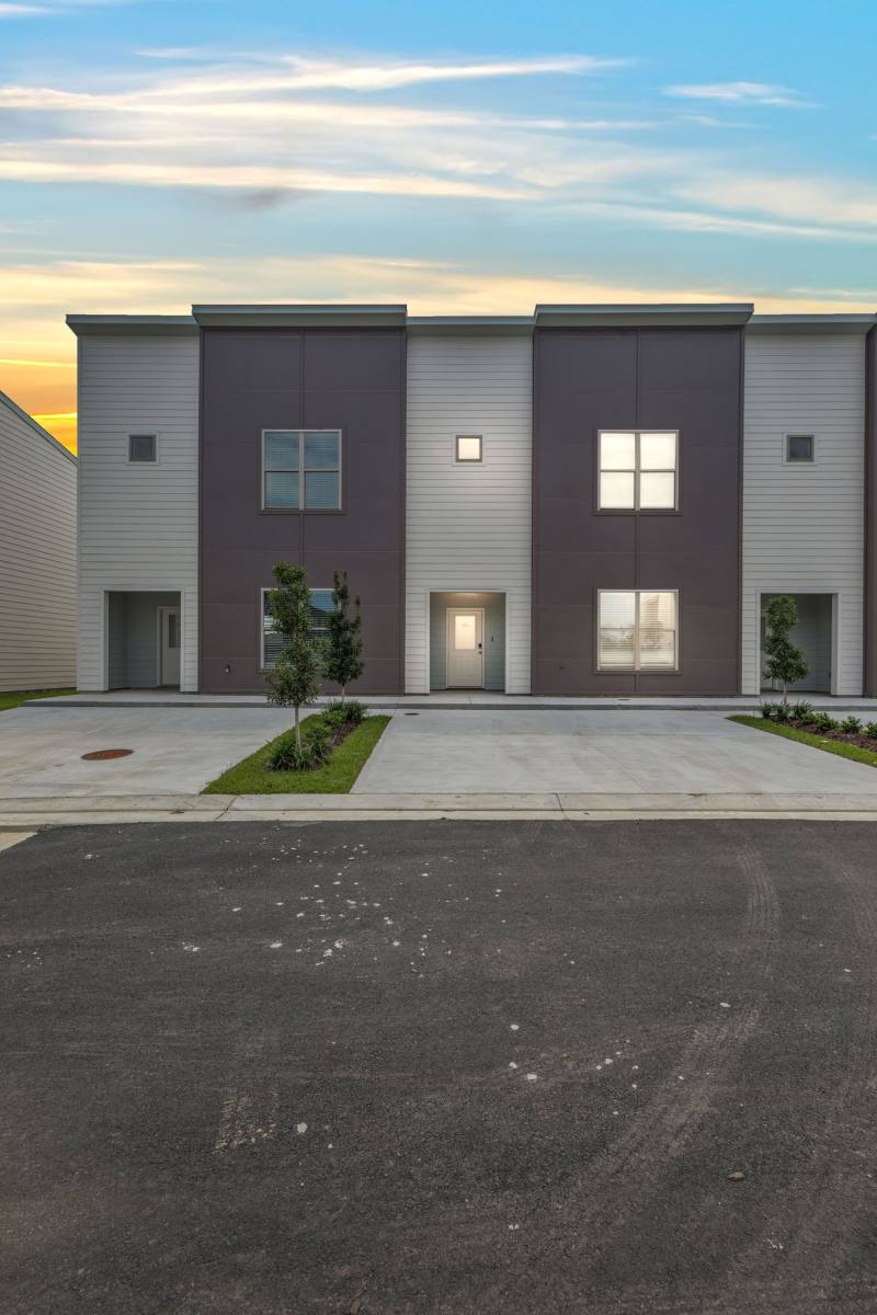 Townhouse for rent at 203 Firethorn Dr, Youngsville, LA 70592