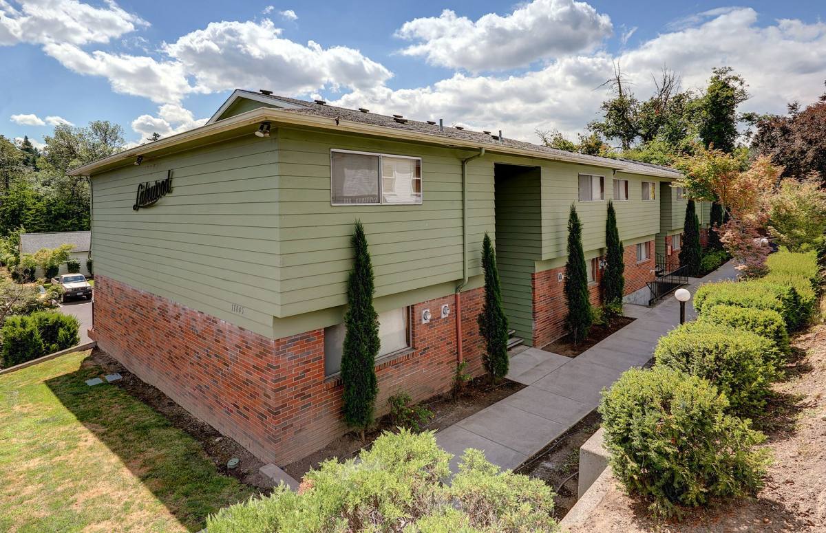 Apartment for rent at 11850 SE 26th, Portland, OR 97222