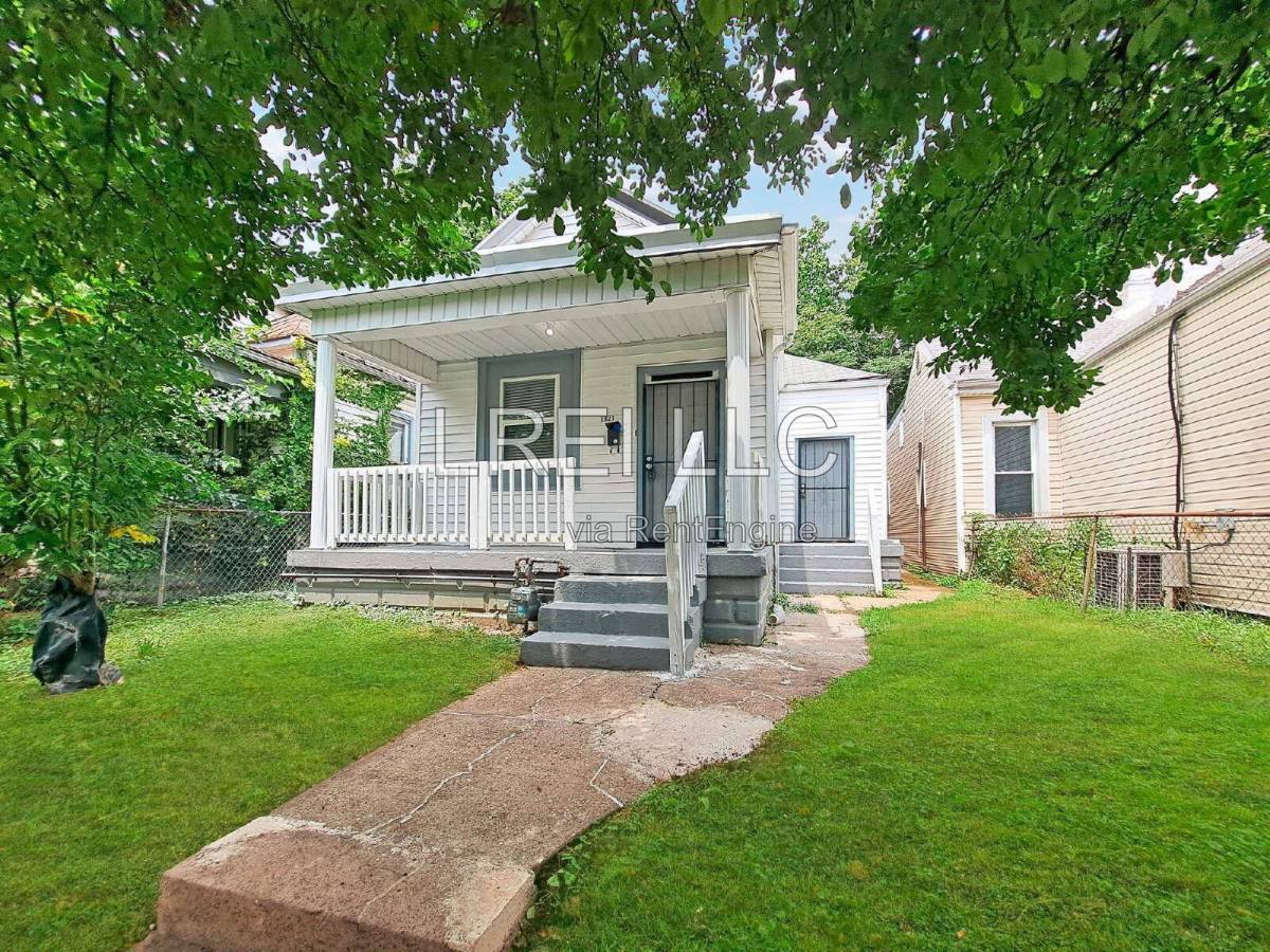House for rent at 1821 Date St, Louisville, KY 40210