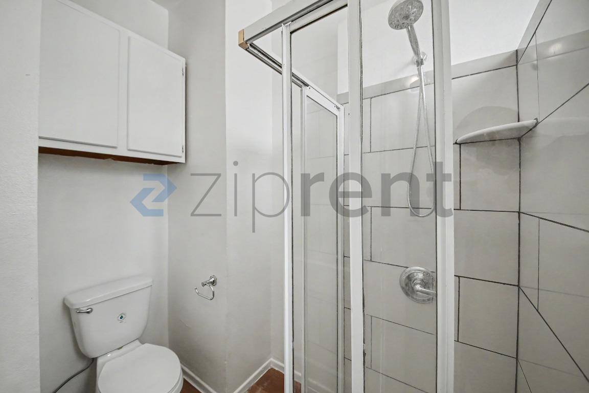 Apartment for rent at 208 W 14th St #406, Los Angeles, CA 90015