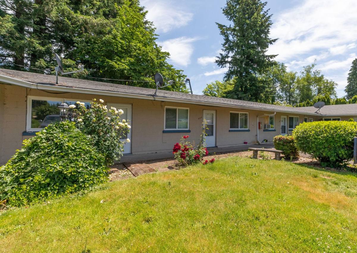 Apartment for rent at 840 - 940 NW Earl Ave, Gresham, OR 97030