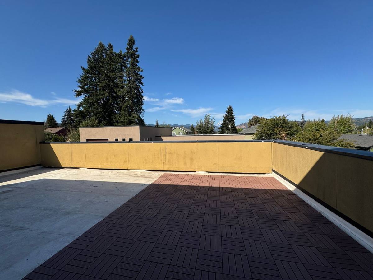 Apartment for rent at 1808 Belmont Ave, Hood River, OR 97031