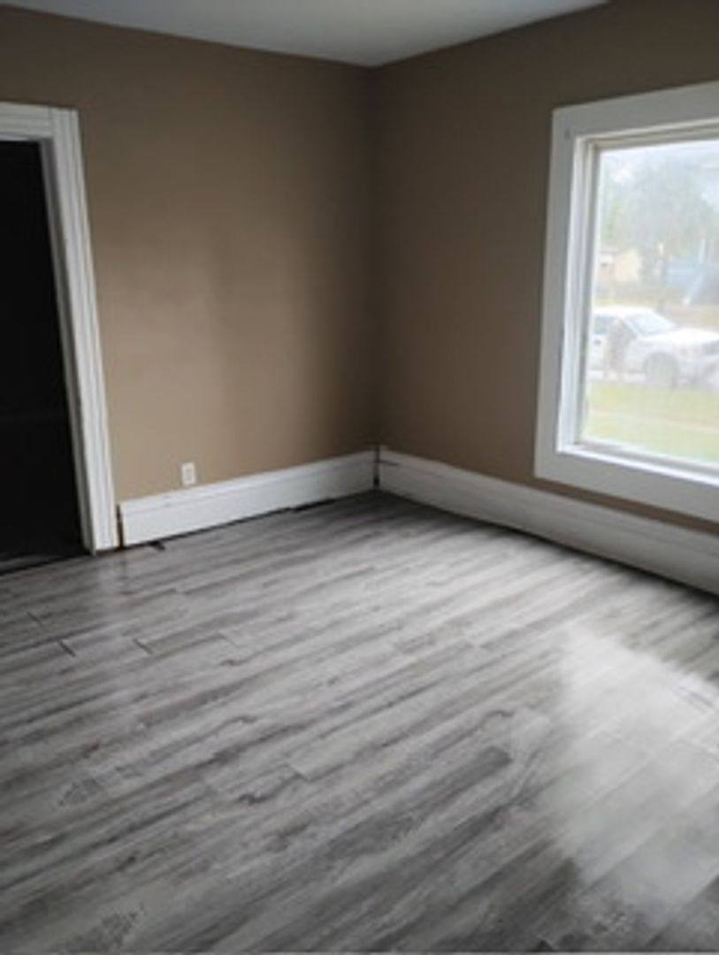 Apartment for rent at 1326 W 4th St #2, Waterloo, IA 50702