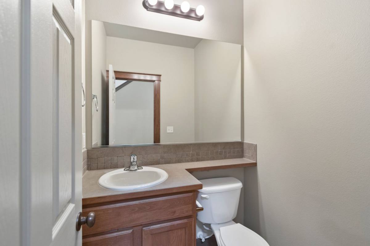 Apartment for rent at 10015 10017 N Whitworth Dr, Spokane, WA 99218