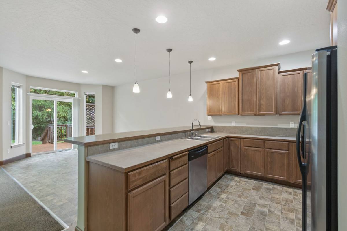 Apartment for rent at 10015 10017 N Whitworth Dr, Spokane, WA 99218