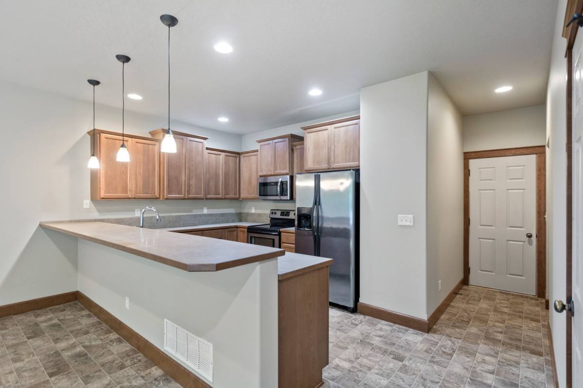 Apartment for rent at 10015 10017 N Whitworth Dr, Spokane, WA 99218