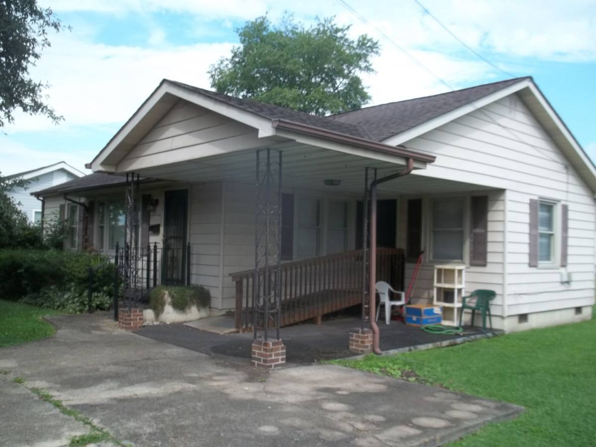 House for rent at 824 Oakdale Rd, Kingsport, TN 37664