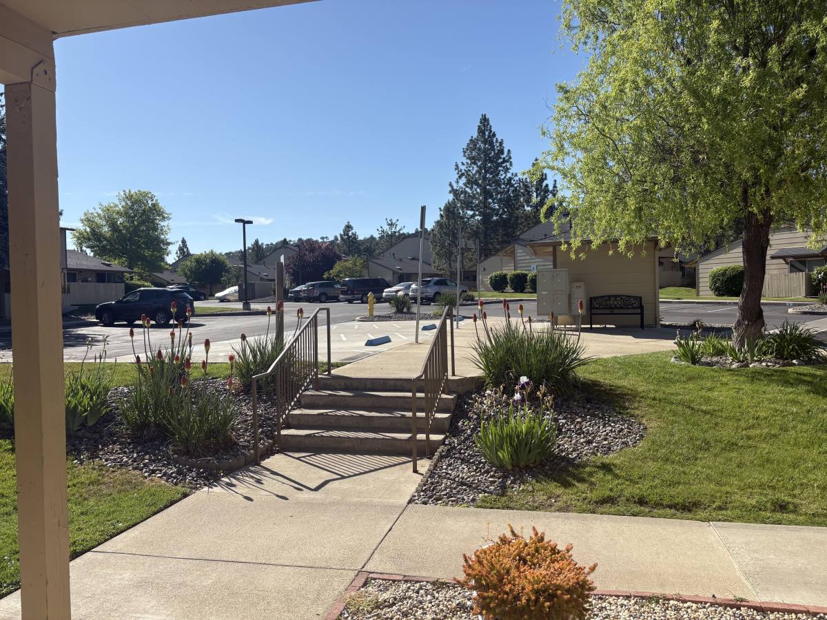 Apartment for rent at 800 Jasper Place, Yreka, CA 96097