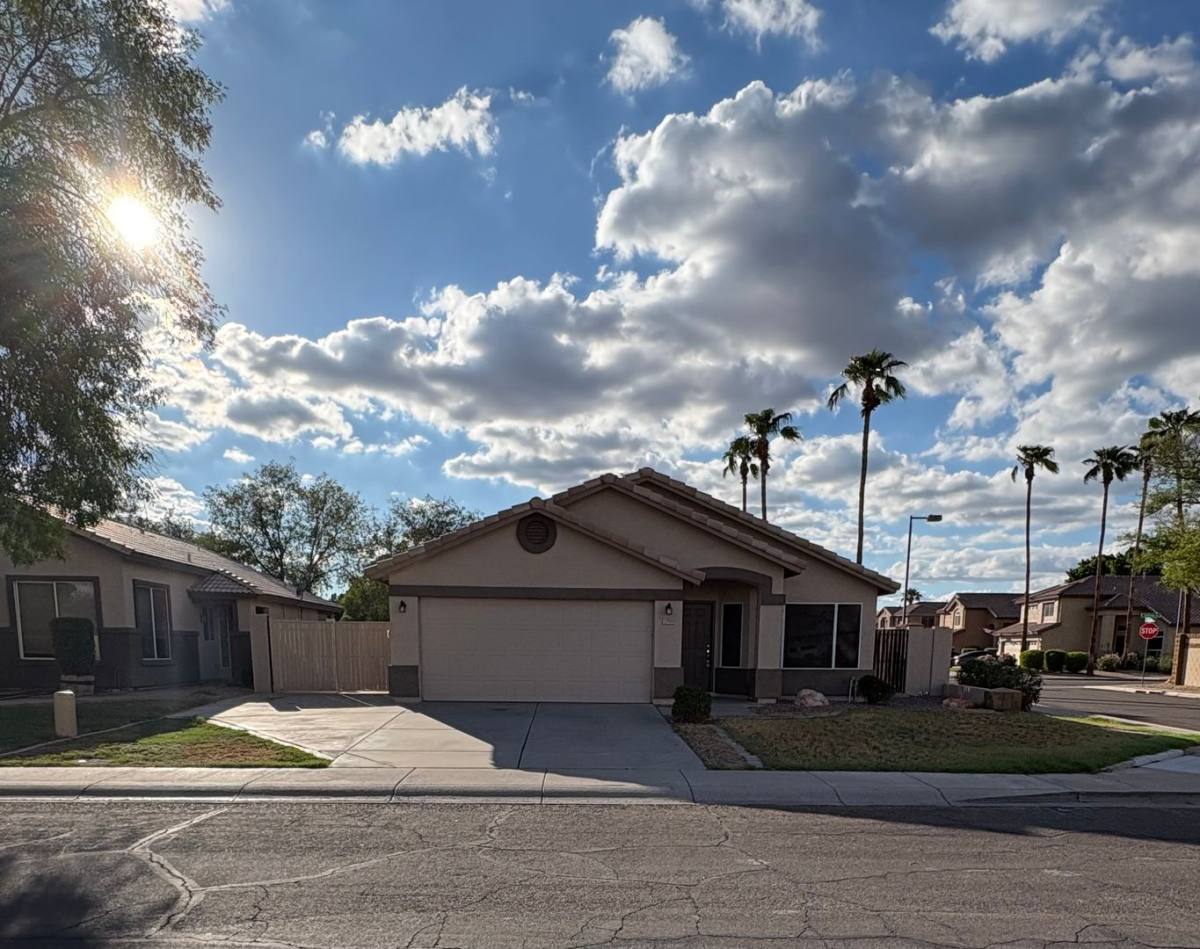 House for rent at 1946 S Oak St, Gilbert, AZ 85233