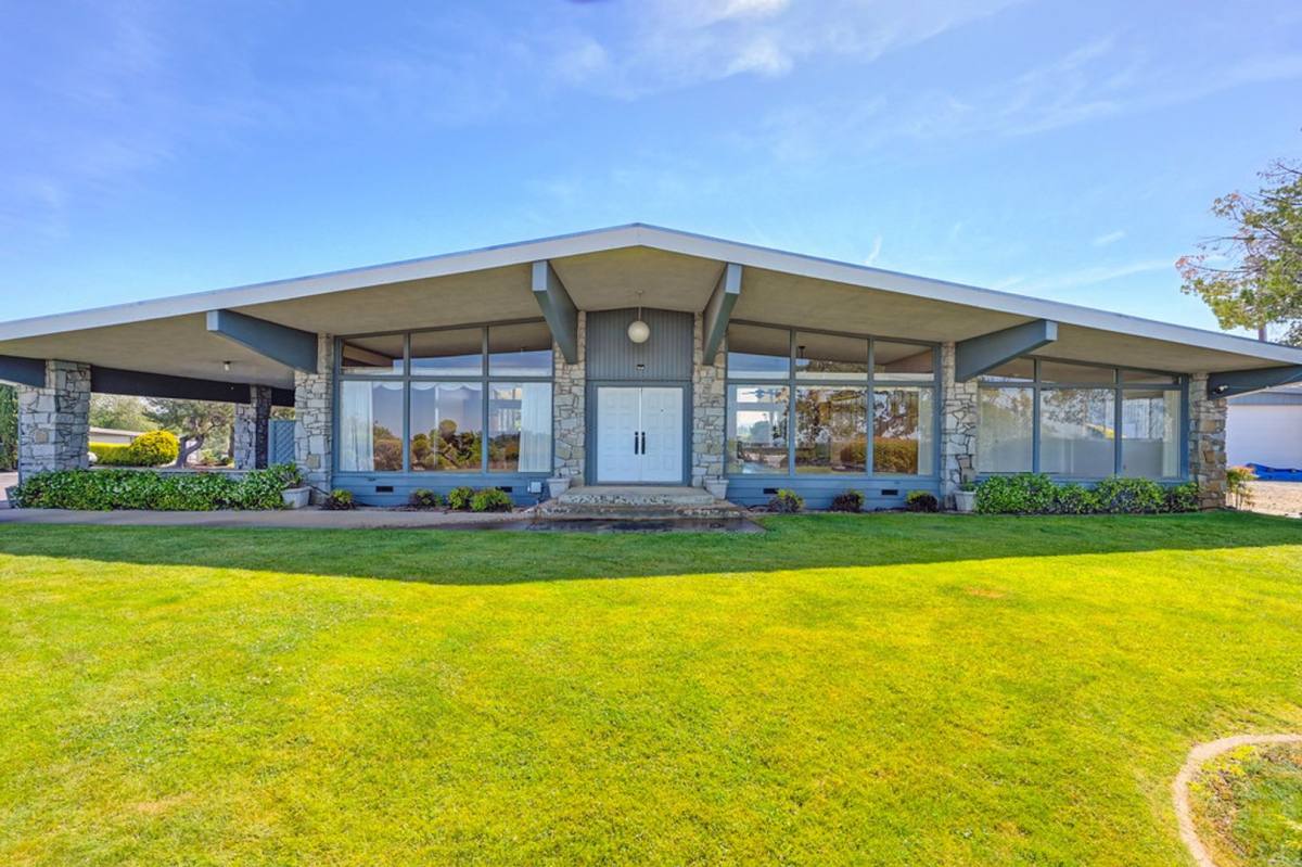 House for rent at 1000 Grass Valley Highway, Auburn, CA 95603