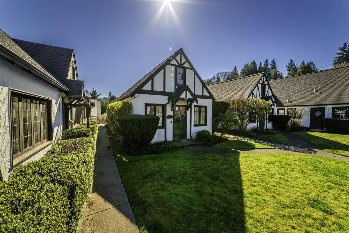 Townhouse for rent at 5212 Ravenna Ave NE #8, Seattle, WA 98105