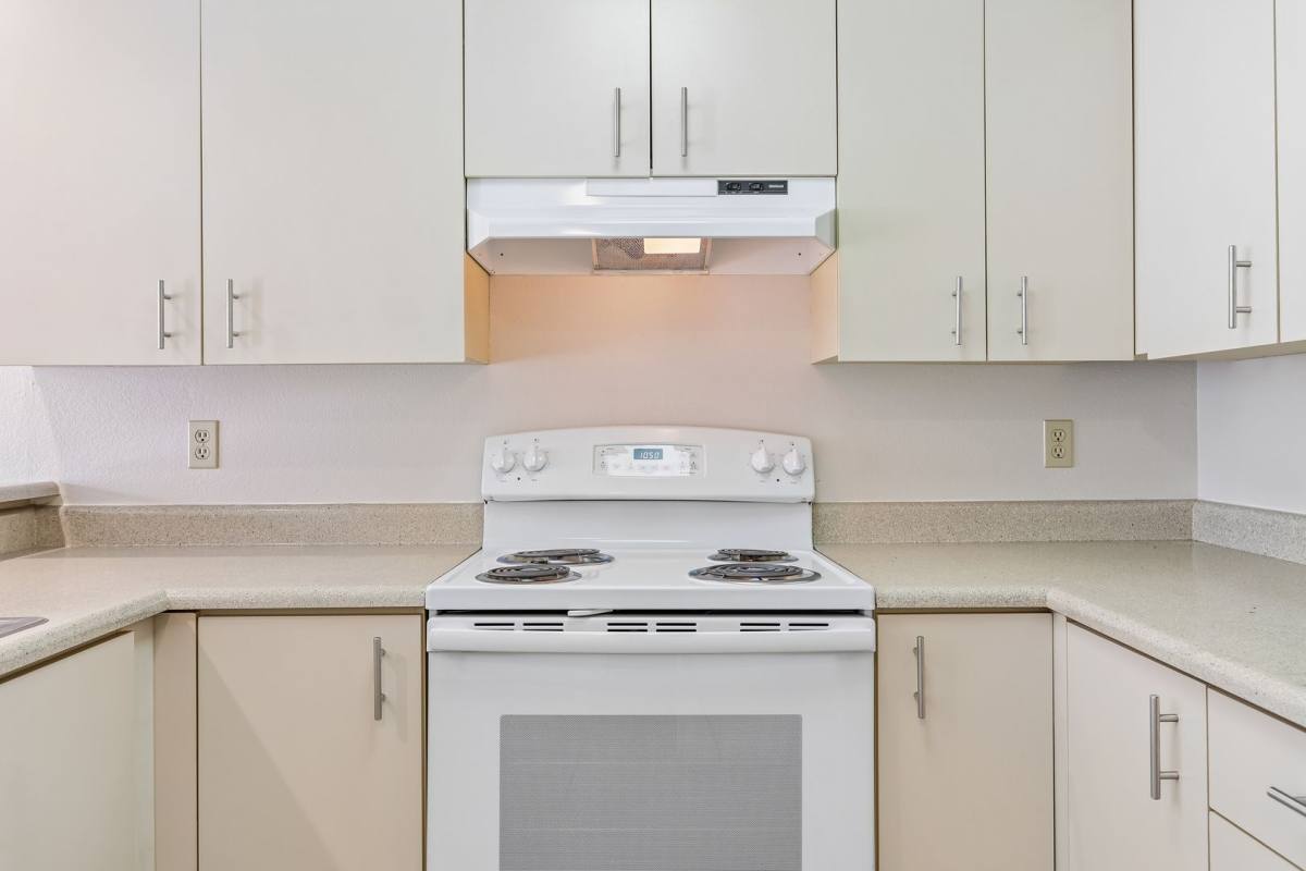 Rowan, 6700 Roosevelt Way NE, Seattle, WA 98115 - Apartment for Rent - Image 10