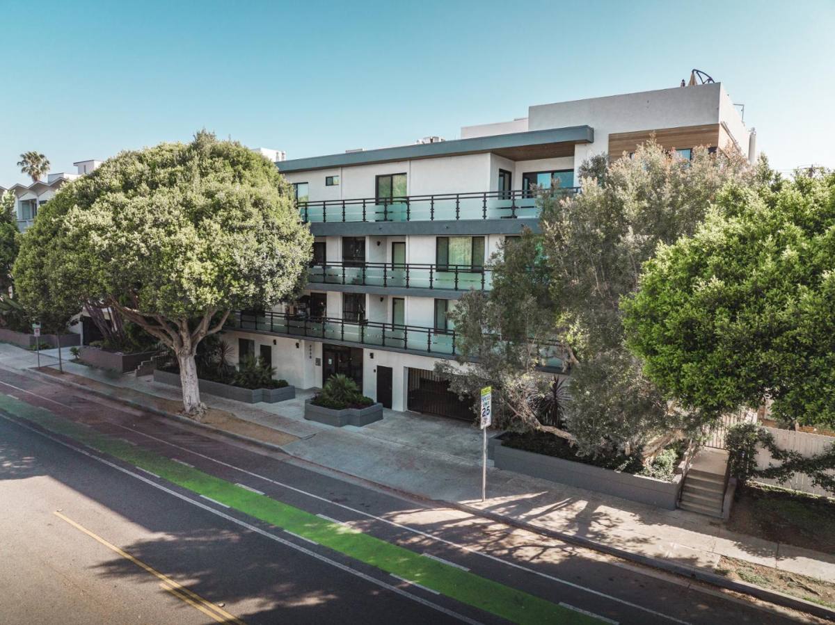 Apartment for rent at 1115 14th St, Santa Monica, CA 90403