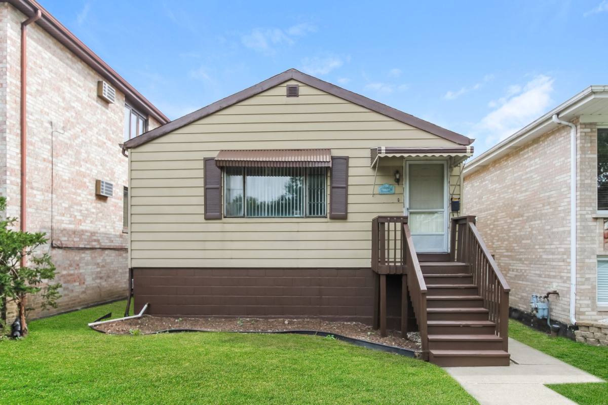 House for rent at 4429 N Neenah Ave, Harwood Heights, IL 60706