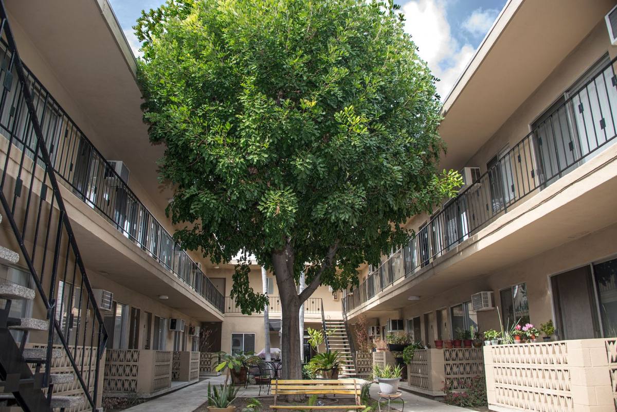 445 E Verdugo Ave, Burbank, CA 91501 - Apartment for Rent - Image 2