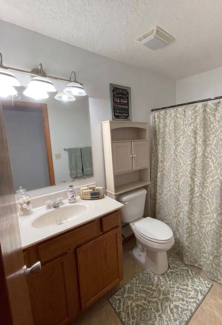 Townhouse for rent at 1325 Creekside Court, Waterloo, IA 50702