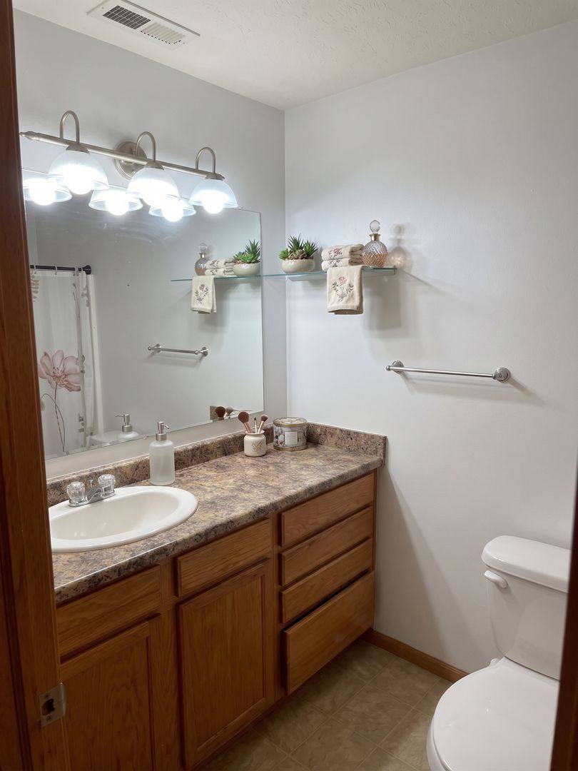 Townhouse for rent at 1325 Creekside Court, Waterloo, IA 50702