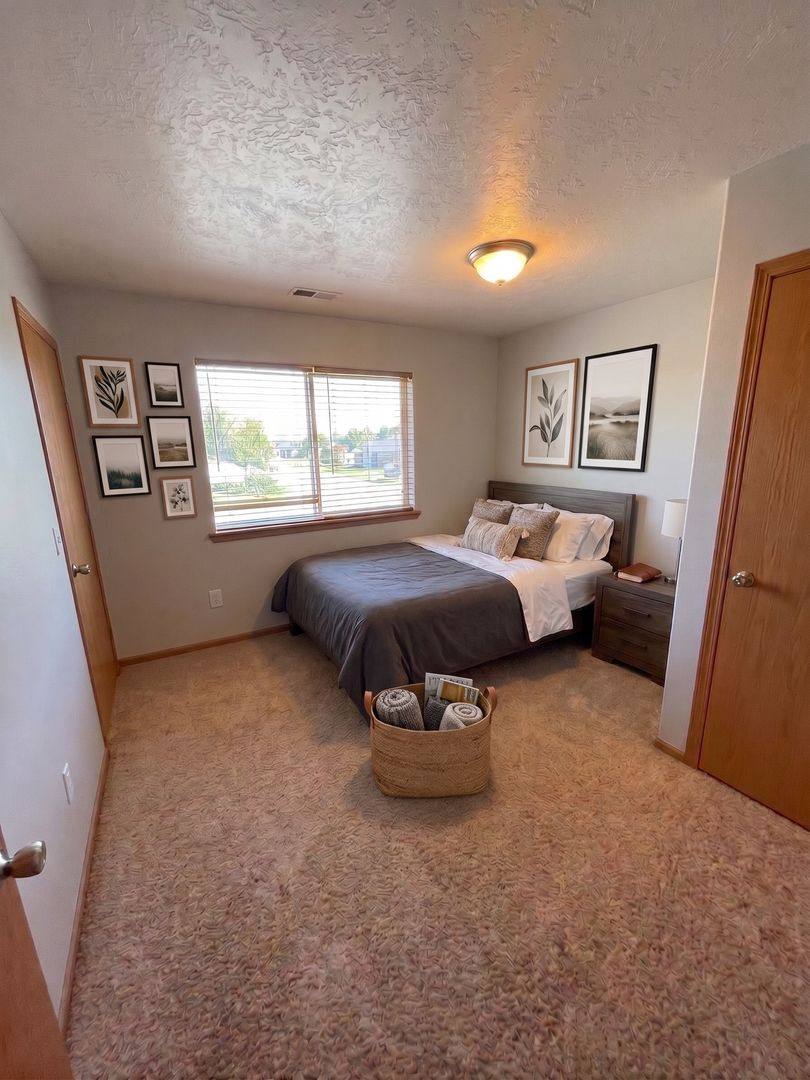 Townhouse for rent at 1325 Creekside Court, Waterloo, IA 50702