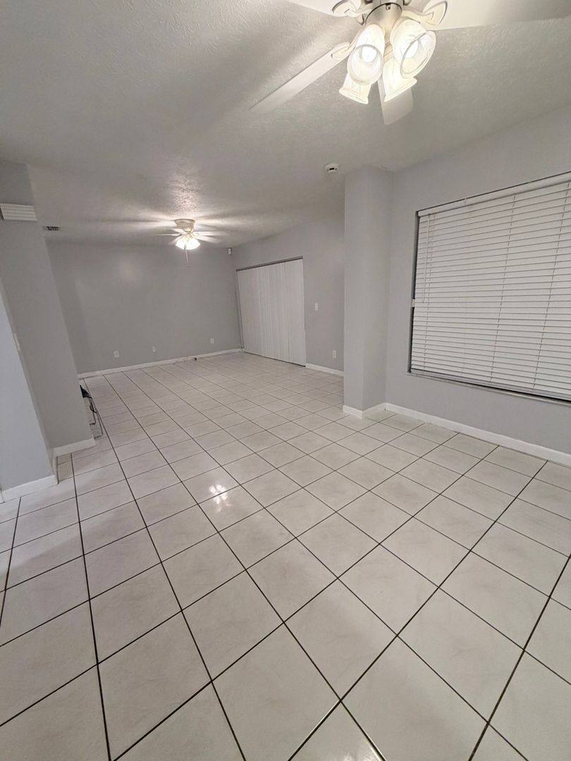 8728 Jasmine Pond Dr, Tampa, FL 33614 - Townhouse for Rent - Image 6