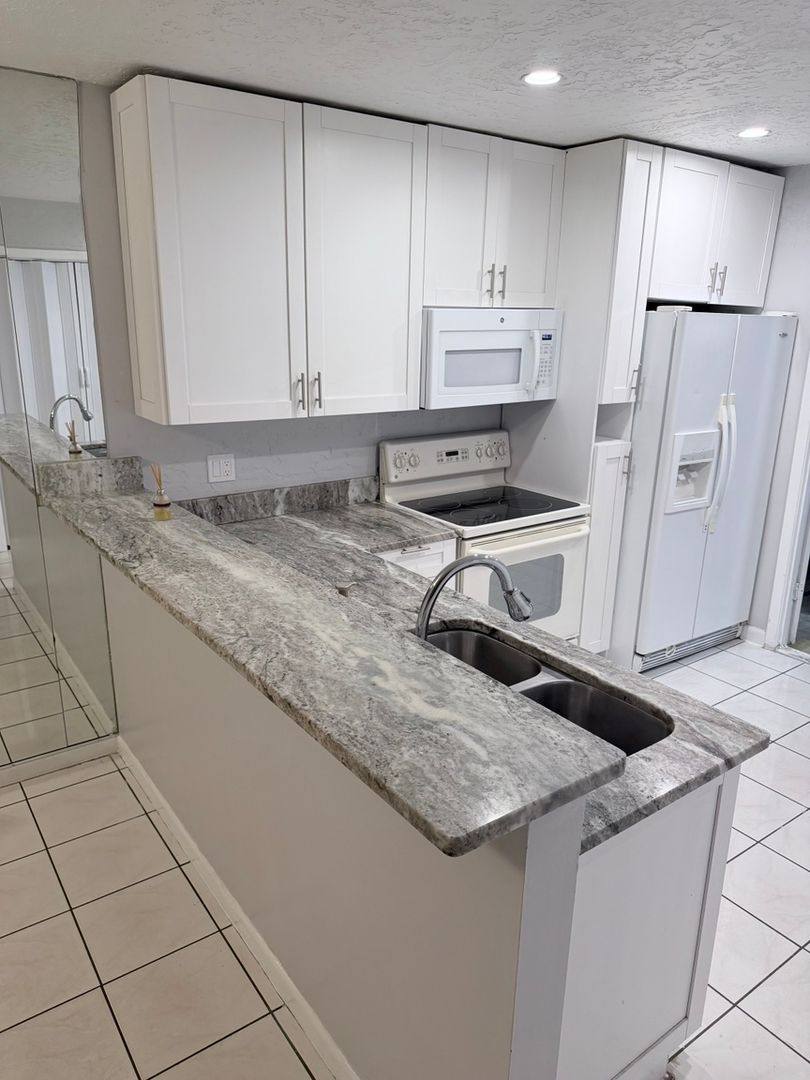 8728 Jasmine Pond Dr, Tampa, FL 33614 - Townhouse for Rent - Image 4