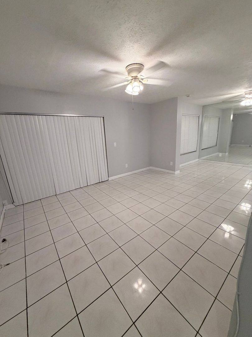 8728 Jasmine Pond Dr, Tampa, FL 33614 - Townhouse for Rent - Image 5