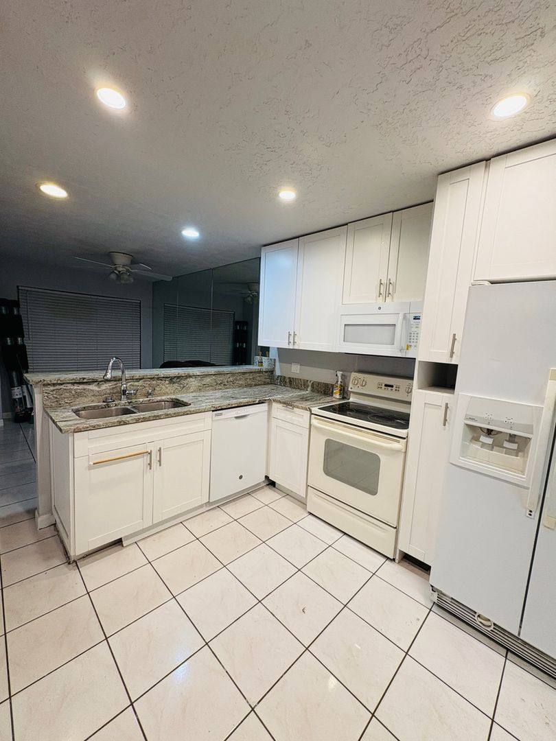8728 Jasmine Pond Dr, Tampa, FL 33614 - Townhouse for Rent - Image 3