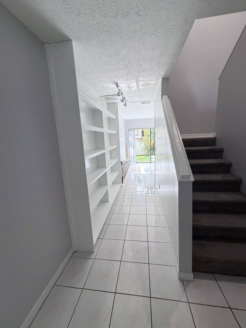 8728 Jasmine Pond Dr, Tampa, FL 33614 - Townhouse for Rent - Image 7